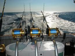 Pesca deportiva con open bar a bordo