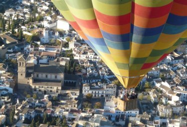 Granada: Al amanecer, vuelo en globo con desayuno