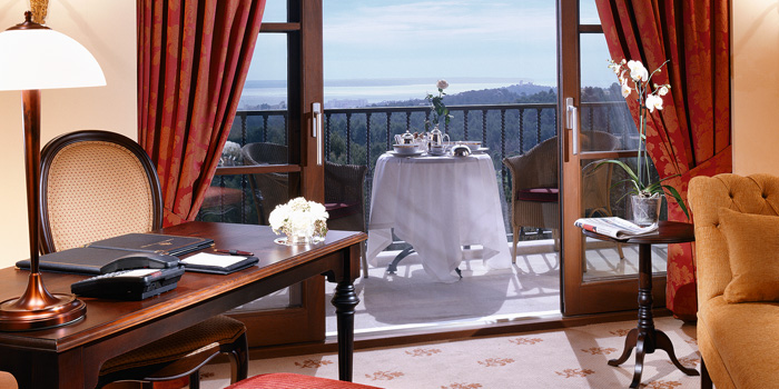 Noche de alojamiento en suite con vista al mar