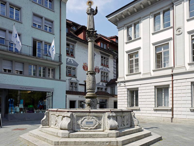 Lucerna - Tour Plazas del casco Antiguo